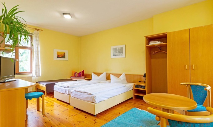 Cottbus Cabaña | Double room with shared bathroom 2 - Jugendgästehaus