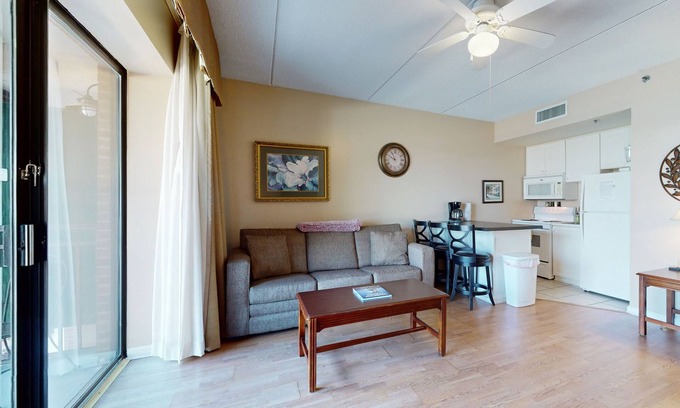 Wilmington Historic District Condominio | Double-Unit Condo in Historic District with River View, Walk to Shops & Cafes