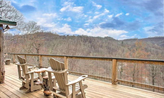 Mars Hill Cabina | Double Your Fun | Views, Game Room + Biltmore Pass 🎮🌄 by Hatley Pointe