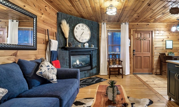 Pigeon Forge Cabina | DoubleDecker🌞2 Private King Suites🌞Hot Tub~5 Mins to DT