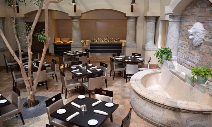 Southeast Houston Hotel | Doubletree by Hilton Houston Hobby Airport