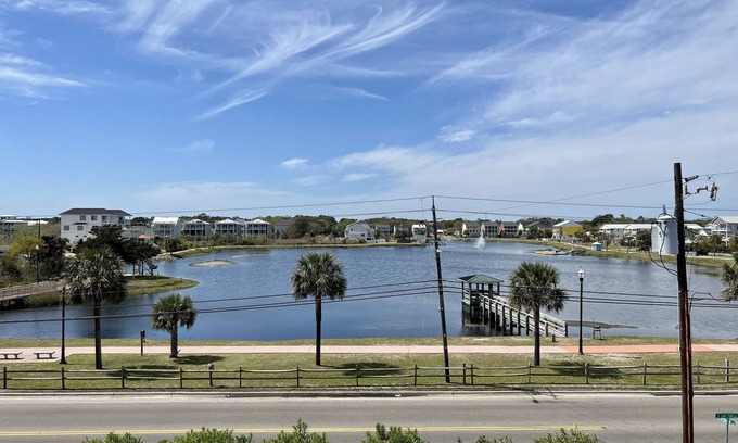 Carolina Beach Condominio | Doubleview Delight- Ocean and lake views in the heart of Carolina Beach