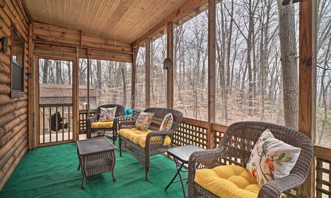 Baneberry Cabina | Douglas Lake Cabin w/ Mountain-View Deck & Grill