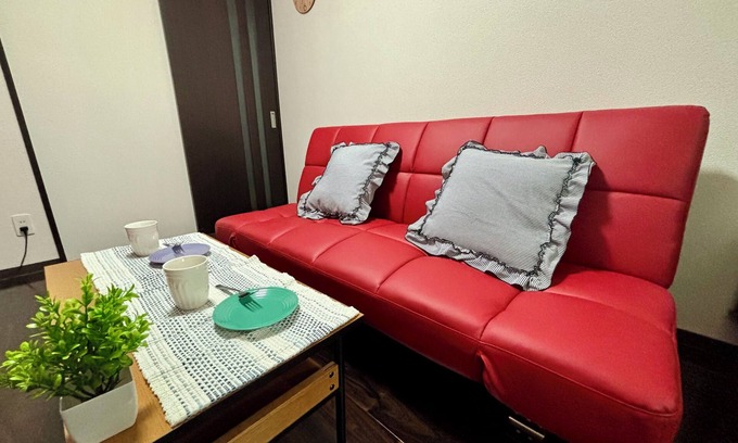 Tanimachi Apartamento | DOUTONBORI Sleeps up to 5 w 2 beds 1 sofa bed Convenient land