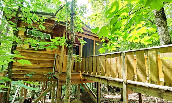 Monteagle Cabina | ¡Rebanada de cielo aislada en las copas de los árboles! Parejas Treehouse 🌳Tina caliente + chimenea