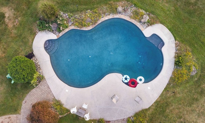 Downingtown Casa | Downingtown Shoreline Estate w/ Water Views + Private Pool!