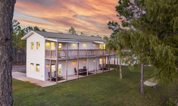 Santa Rosa Beach Casa | Downstairs lake front unit minutes from the beach! Bonfire, hammock, BBQ, fish!