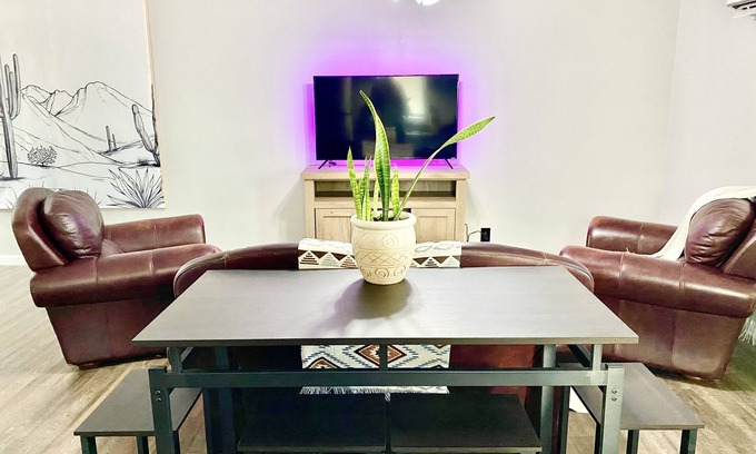 Clarksville Apartamento | Downton Westrn Condo/50” TV~250mb WiFi/30%EXTEN’d Stay Discount