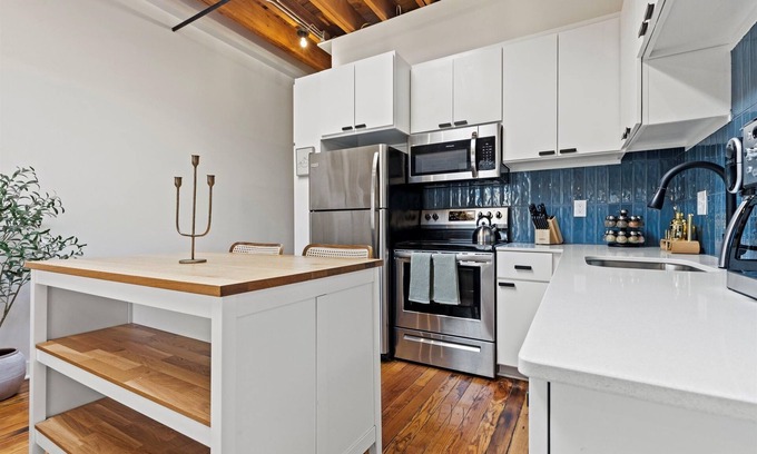 Crossroads Arts District Condominio | Downtown 1BR Loft | Crossroads Arts District | Free Parking Spot