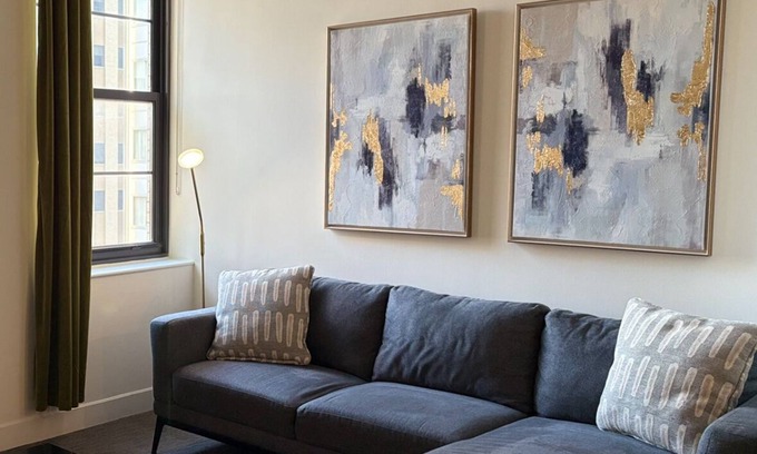Downtown Dallas Apartamento | Downtown 2-bedroom apartment in cool Dallas with fitness room, AC. Live it up