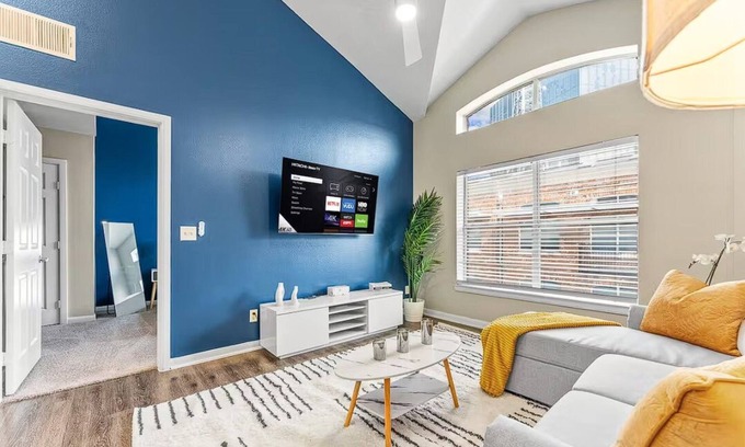 Downtown Dallas Apartamento | Downtown 2BR, 2BA Ideal Living!