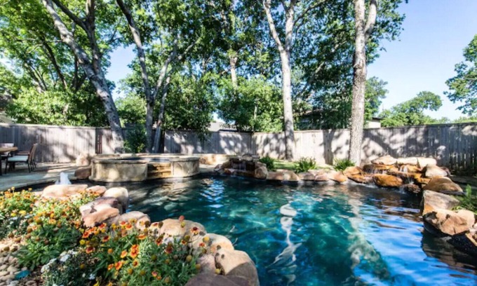 Old East Dallas Casa | Downtown 4 Bed with Pool and Spa! Near It All!