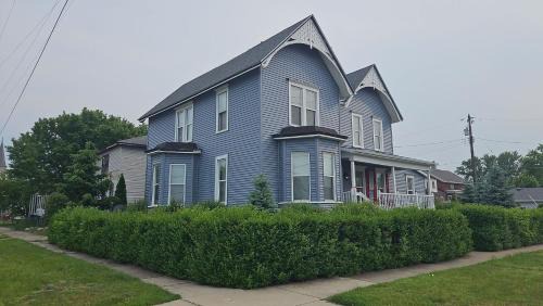 Michigan City Casa | Downtown 5Bed Walking Distance to Beach Sleeps 16