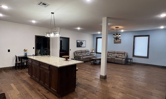 Vernon Apartamento | Downtown apartment in Vernon!