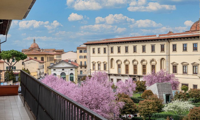 Arezzo Apartamento | Downtown apartment of 180sqm offers WiFi a panoramic balcony.
