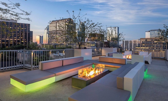 Civic District Condominio | Downtown Austin 2BR Prime nueva ubicación Piscina en la azotea