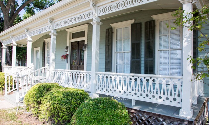New Braunfels Casa | El centro de belleza, Belle of the Ball. 4 dormitorios, 2 baños completos. Justo en el centro.