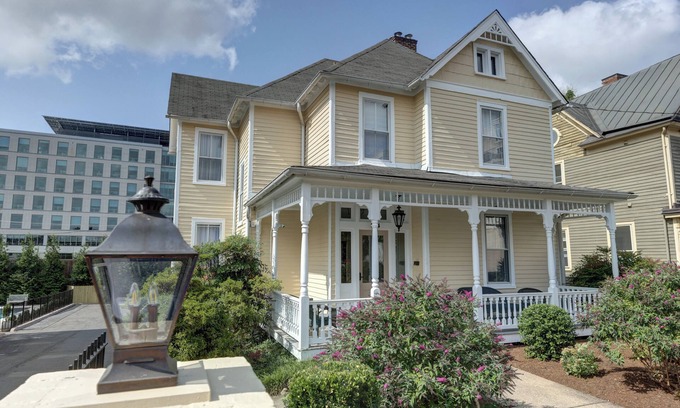 North Downtown Hotel | Downtown Boutique Hotel The 200 South St