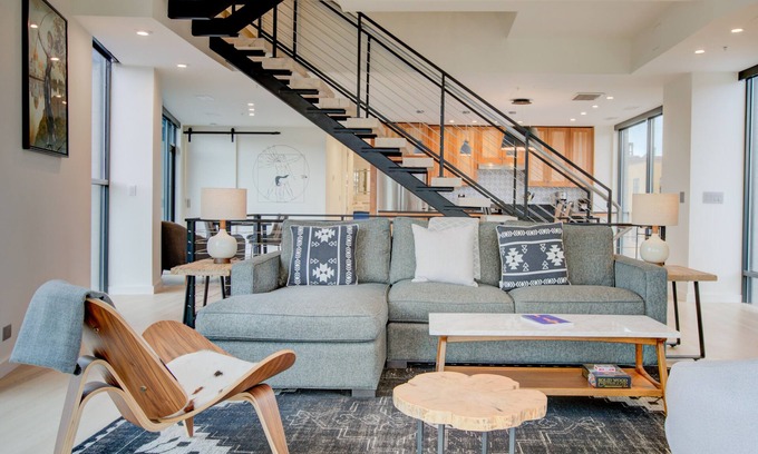 North Downtown Condominio | Water Street Condo | Retiro moderno en el centro