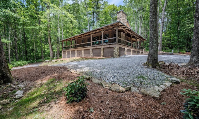 Cashiers Cabaña | DOWNTOWN CASHIERS COZY CABIN EASY WALK TO TOWN