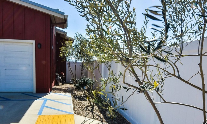Cayucos Casa | Downtown Cayucos Luxury Suite with Rooftop Deck Across from the Beach