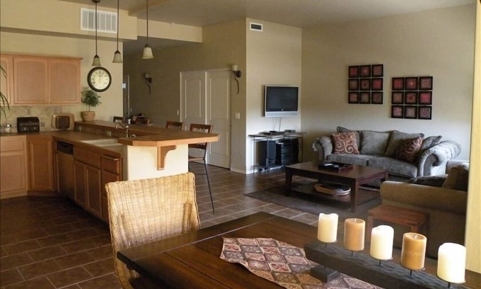 Coeur d'Alene Condominio | Downtown CdA Condo ~ Limpio Cómodo Conveniente