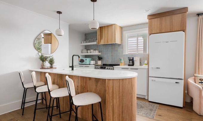 Cannonborough Elliotborough Casa | Downtown CHS | King Beds Convert to Singles!