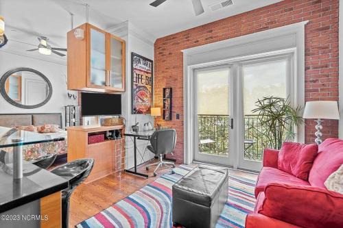 Downtown Wilmington Apartamento | Downtown Condo*Balcony*River*Pet Friendly*Beach