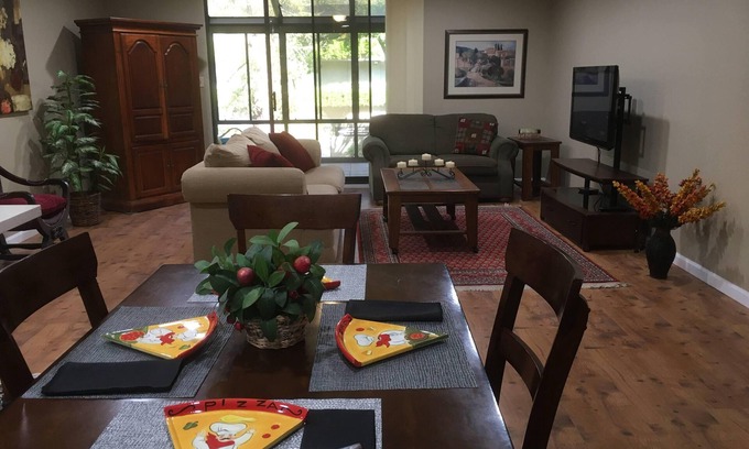 Downtown Sacramento Condominio | Downtown Condo, Tennis Courts and Pool