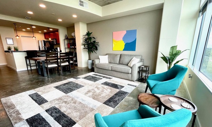 South Eola Condominio | Downtown Condo w/Treetop Views & Free EV Charging