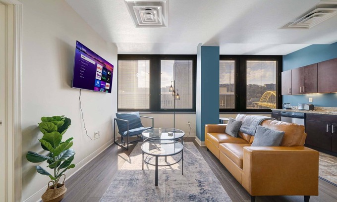 Downtown Pittsburgh Apartamento | Downtown Cozy Chic | Walk Everywhere | 24/7 Gym Terrace Roku