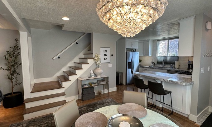 Downtown Salt Lake City Casa | Downtown Darling & Convention Center Home