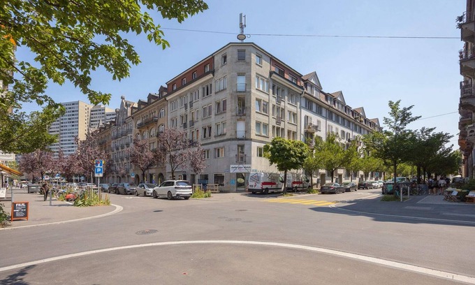 Sihlfeld Apartamento | Downtown Deluxe Studio with Queen Bed (BE-26)
