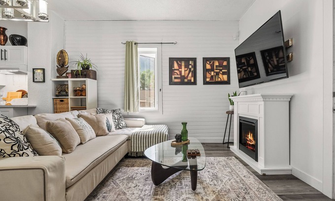 Drumheller Casa | Downtown Den | Steps Away from Worlds Largest Dino