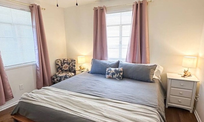 Downtown Little Rock Apartamento | Downtown Digs with King Bed