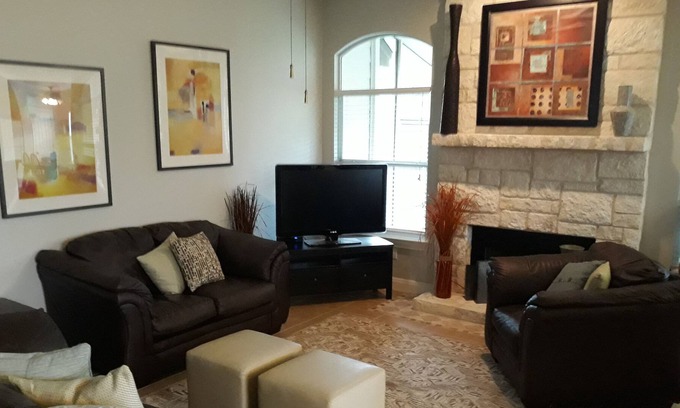 Dripping Springs Casa | Downtown Dripping Springs Bonnie Oasis 4BR 2BA