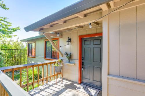Fair Oaks Casa | Downtown Fair Oaks Home about 15 Mi to Sacramento!