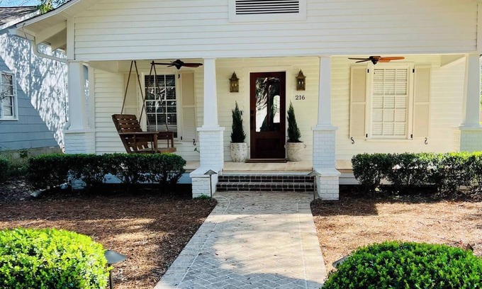 Thomasville Otro | Downtown Farmhouse