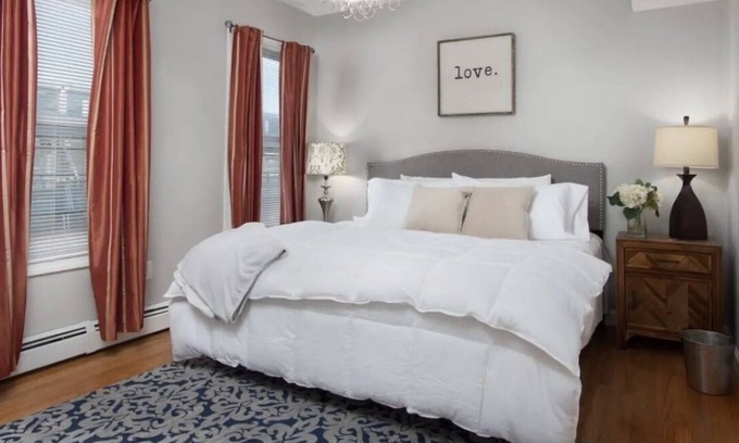 Country Club Plaza Area Apartamento | Downtown Furnished Corporate Apartment with Coffee Bar