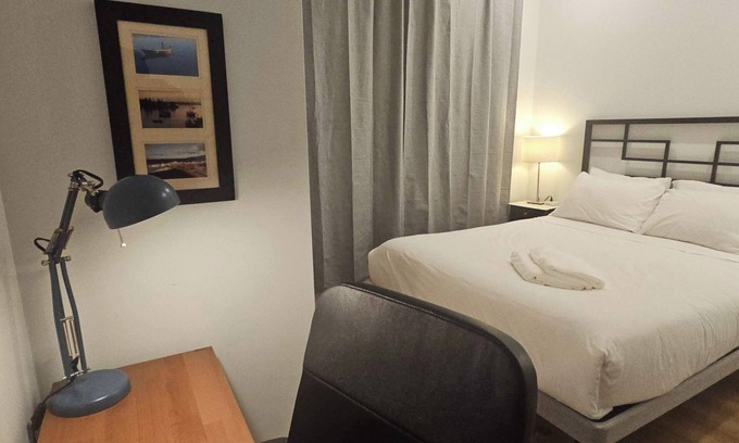 Downtown Halifax Apartamento | Downtown Gem, Perfect for Families & Groups, AC