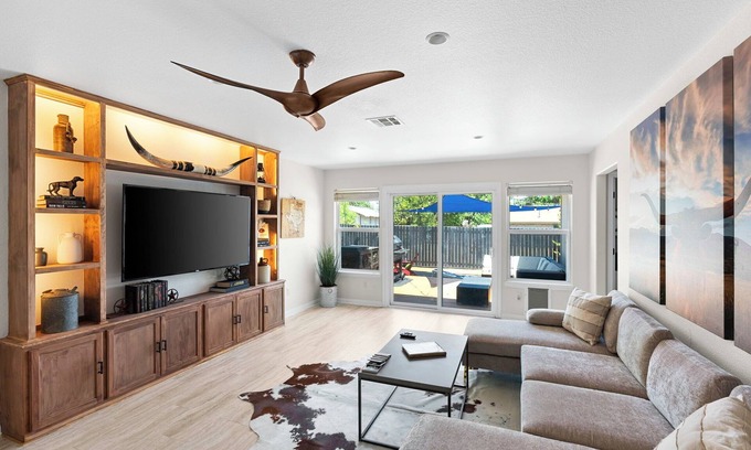 Georgetown Casa | Downtown Georgetown Retreat for the family or entertaining. Pet-Friendly!