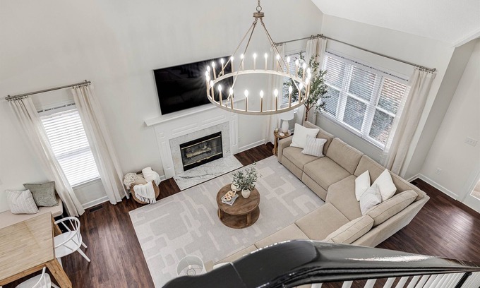 Cary Casa | Downtown Haven - 4 Bedrooms & 3.5 Baths, 2 King Bedrooms with Ensuite Baths