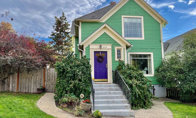 Moscow Casa | Downtown Historic Home. One block to downtown, cozy gathering place!