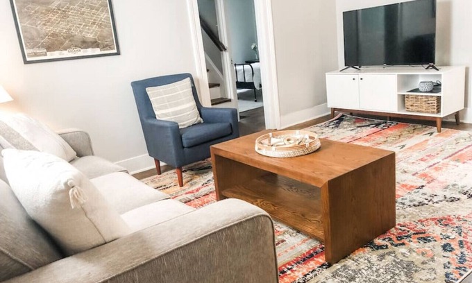 Historic Oakwood Casa | Downtown Historic Oakwood 4 Bedroom Duplex