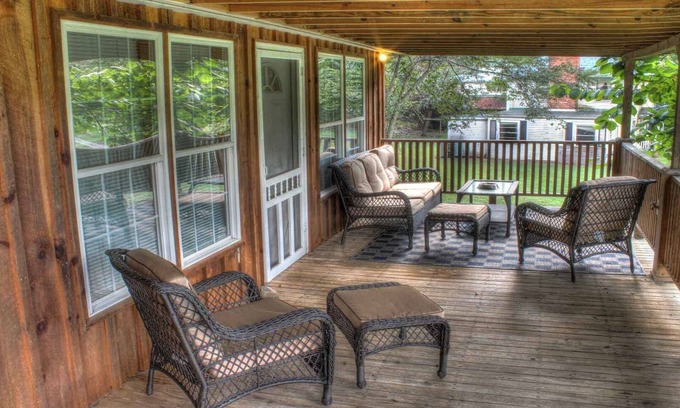 Hot Springs Casa | Downtown Hot Springs NC Treetop Cabin Rental