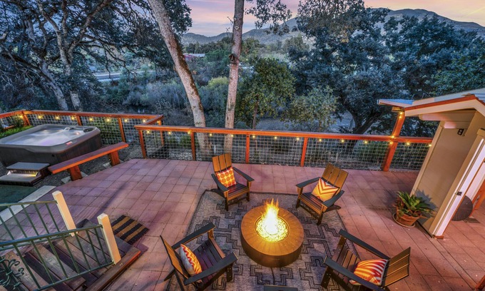Kelseyville Casa | Downtown Kelseyville home l GREAT backyard w/ hot tub & AMAZING Konocti views!