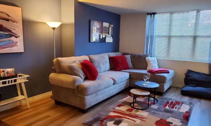 Downtown Apartamento | Downtown/King Bed/Pool/Gym/Parking/Long Term Disc