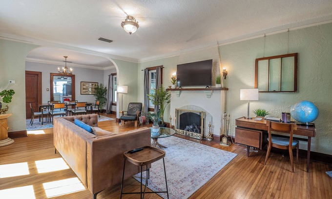 Lakeland Casa | Downtown Lakeland - Be our Guest at Casa Serenada! - Pet friendly