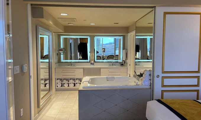 Las Vegas Complejo | Downtown Las Vegas 2 Bedroom Luxury Condo Use our Time Share explore Vegas