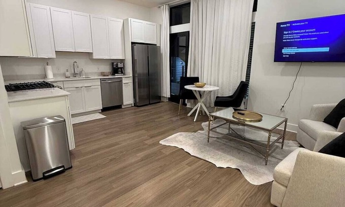 Five Points South Apartamento | Downtown Loft Walkable Regions Field, Resturaunts
